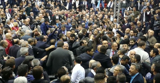 CHP'nin Milli Sporu! Kongre Karıştı