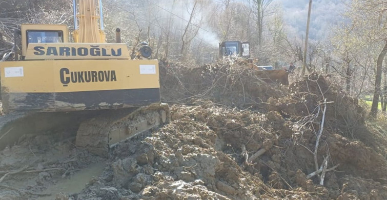 Cide'de Heyelan Sonrası Yol Yeniden Ulaşıma Açıldı