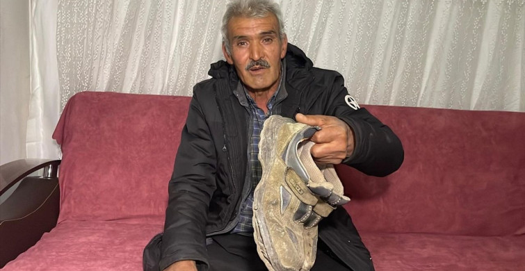 Çiftçi Mersin'de Marketten Önce Çamurlu Ayakkabılarını Çıkardı