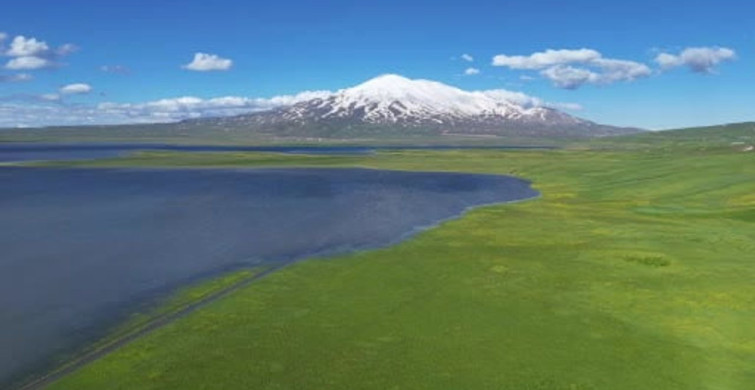 Cil Gölü: Süphan Dağı'nın Eşsiz Doğal Güzelliği