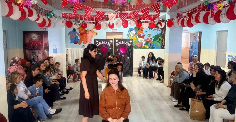 Çıldır Anaokulu'nda Annelere Özel Sürpriz Etkinlik