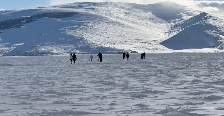 Çıldır Gölü'nde Hafta Sonu Kalabalığı
