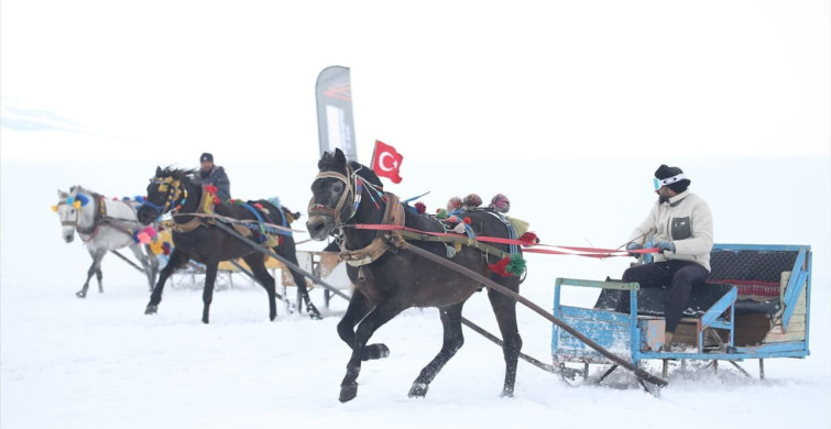 Çıldır Gölü'nde Heyecan Verici 'Buz Şenliği' Gerçekleşti