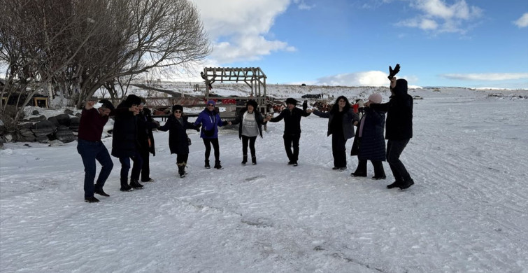Çıldır Gölü'nde Kış Eğlencesi: Buz, Atlı Kızak ve Halay