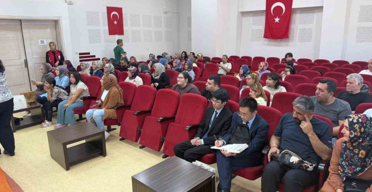 Çin Büyükelçisi Adıyaman'da Depremzedelere Yardımda Bulundu
