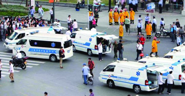 Çin'de Servis Aracı Kaza Yaptı, 20 Kişi Hayatını Kaybetti 