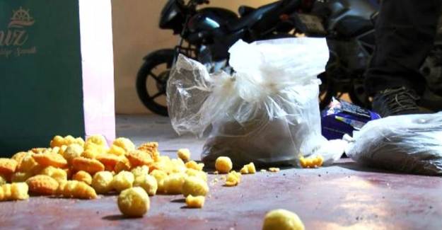 Cips Paketinde Uyuşturucu Sevkiyatı Yaparken Yakalandılar
