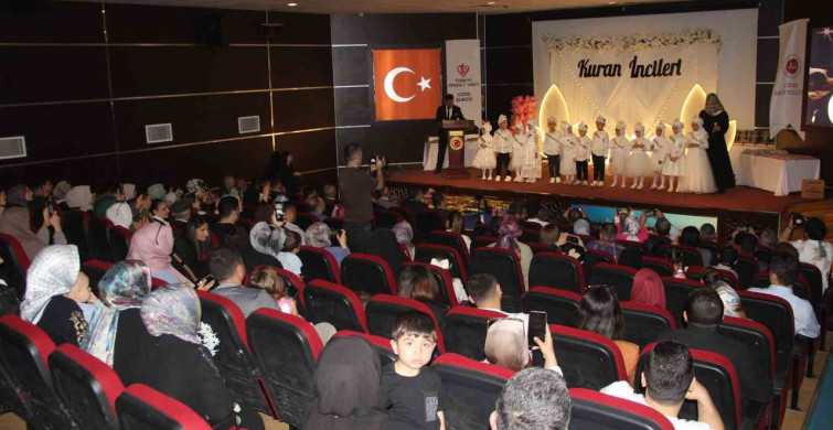 Cizre'de 50 Minik Öğrenci Kur'an-ı Kerim'e Geçiş Töreni
