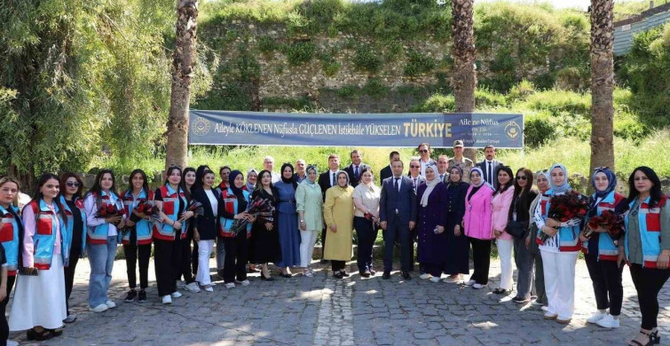 Cizre'de Anneler Günü Coşkusu: Bırca Belek Parkı’nda Anlamlı Kutlama