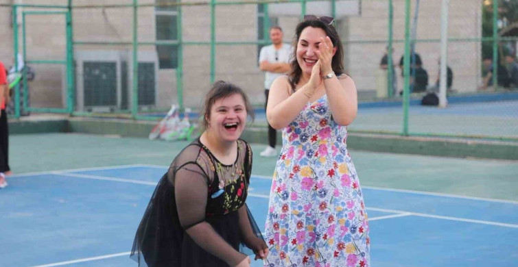 Cizre’de özel çocuklar için tenis şöleni