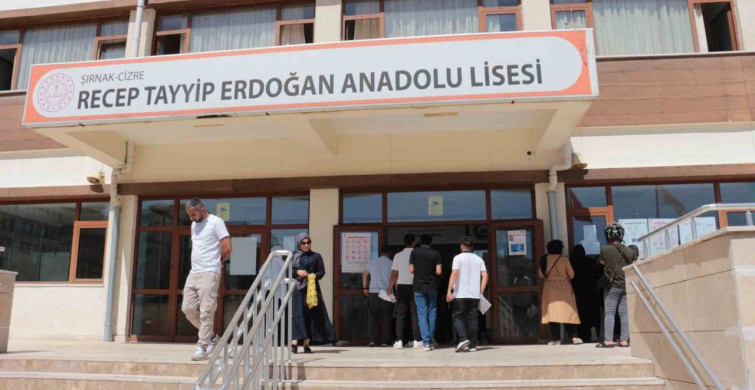 Cizre'de YKS'ye geç kalan adayların yardımına polis yetişti