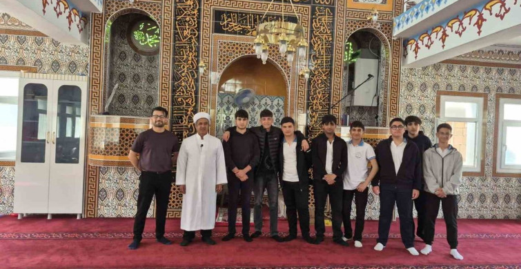 Cizreli Öğrenciler Camii Şenliklerinde Bir Araya Geldi