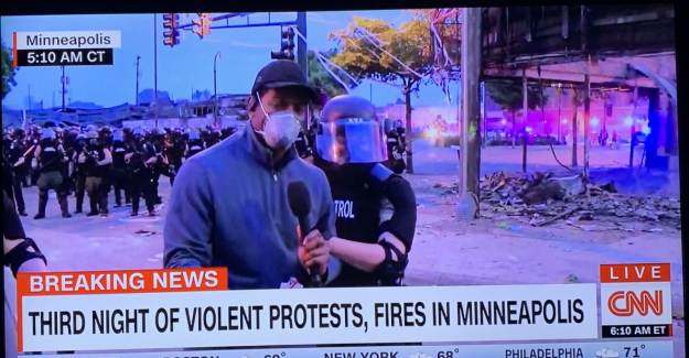 CNN Muhabiri Canlı Yayında Tutuklandı