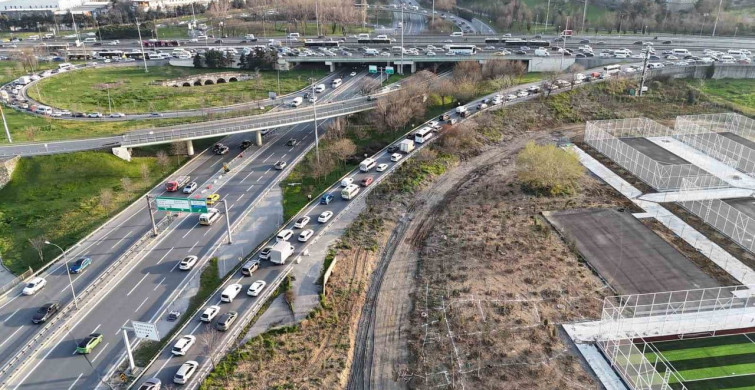 Çobançeşme Kavşağı'nda Trafik Çilesi Devam Ediyor