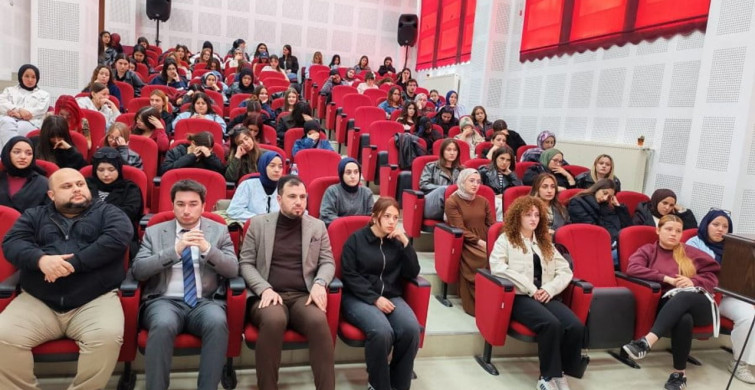 Çocuk Gelişimi Konferansı Emet MYO'da Gerçekleşti