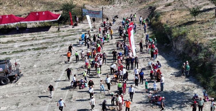 Çocuklar Doğayla Buluştu: Zeytin Fidanları Toprakla Buluştu