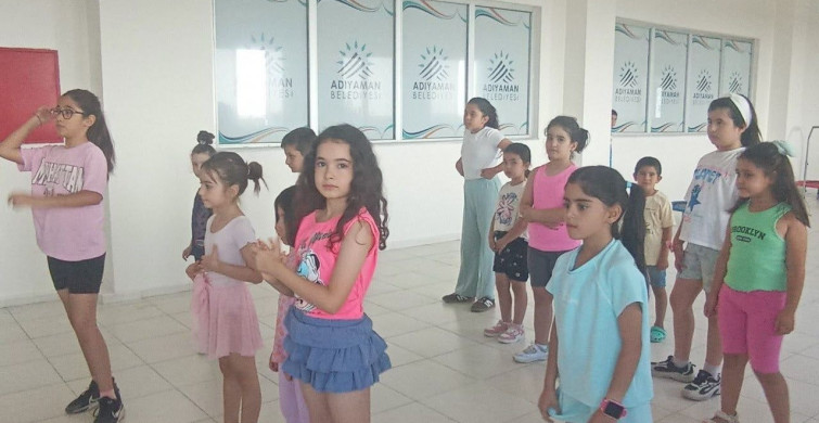 Çocuklar zumba ile hem eğleniyor hem spor yapıyor