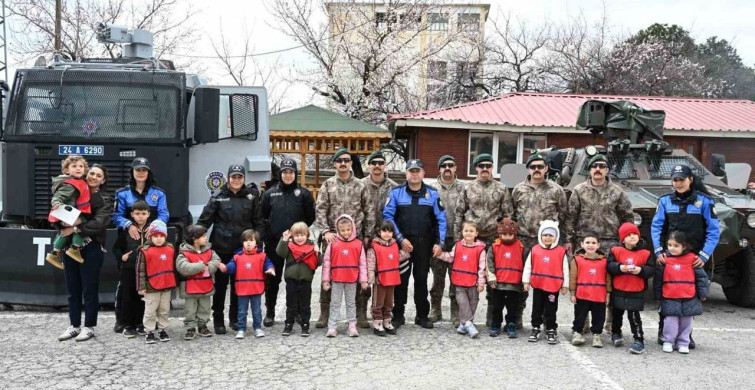 Çocuklara Polislik Mesleği Tanıtıldı