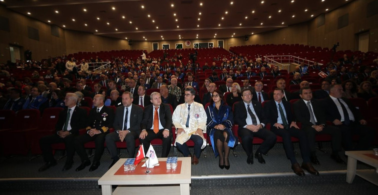 ÇOMÜ 2025-2026 Akademik Yılı Töreni Gerçekleştirildi