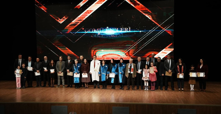 ÇOMÜ'de Ödül Töreni Heyecanı