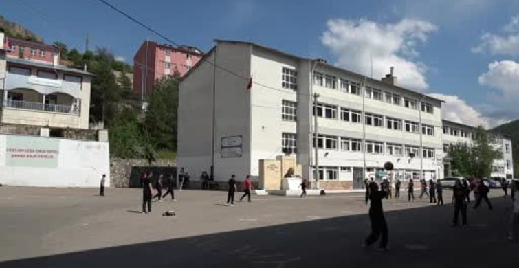 Çöp değil sanat eseri: Öğretmen Hatice Şentürk’ten ilham veren geri dönüşüm projesi