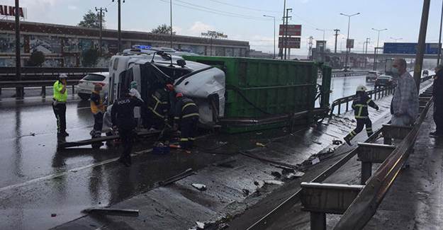 Çöp Kamyonu Devrildi: 1 Ölü, 1 Yaralı