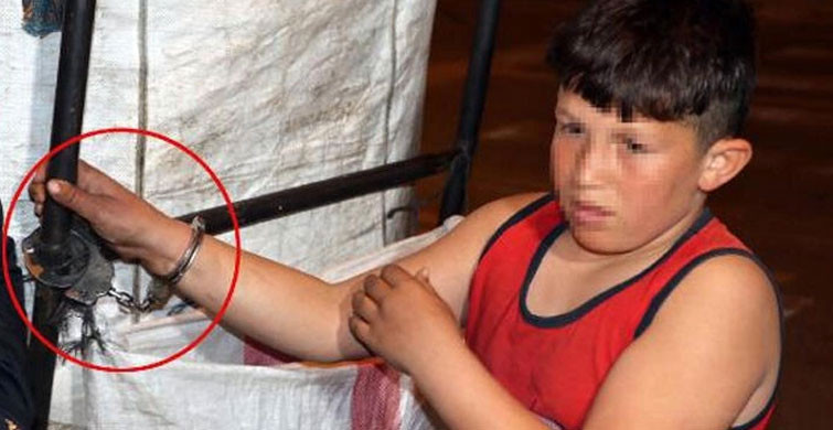 Çöpte Bulduğu Kelepçeyle Oynarken Çöp Arabasına Kelepçelendi!