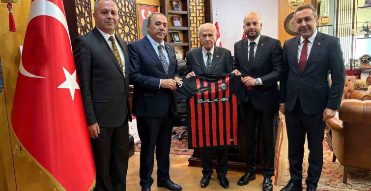 Çorum FK Forması MHP Lideri Bahçeli’ye Takdim Edildi