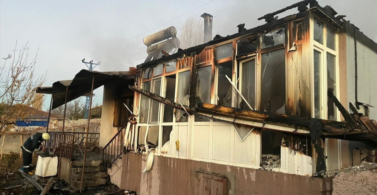 Çorum'da Ahşap Ev Yangını: 1 Yaralı