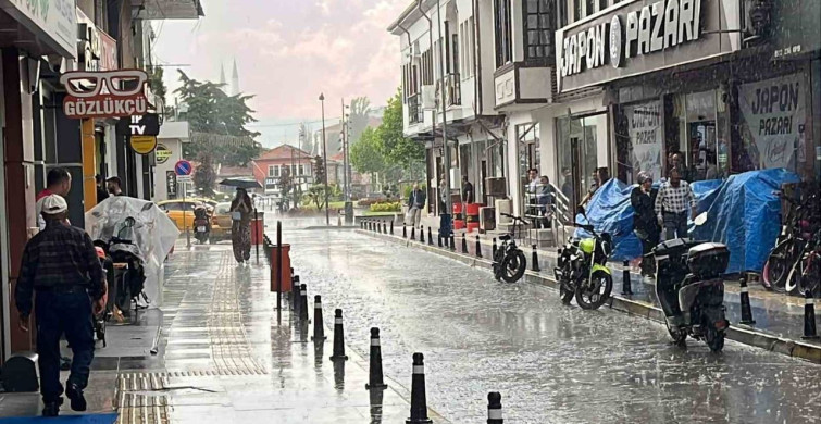 Çorum'da Aniden Gelen Sağanak Yağış Zor Anlar Yaşattı