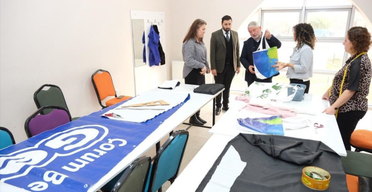 Çorum'da Atık Afişlerden Çanta Yapımı