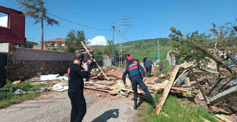 Çorum'da Hortum Felaketi: Oyaca Köyü Zarar Gördü