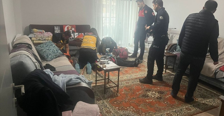 Çorum'da Kalp Krizi Geçiren Osman Topuksak'a Pencereden Müdahale Çorum'da Kalp Krizi Geçiren Osman Topuksak'a Pencereden Müdahale