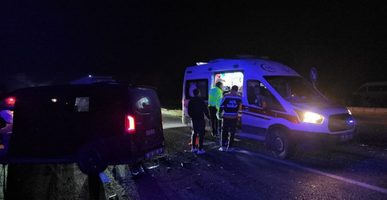 Çorum'da Kamyonet ile Minibüs Çarpıştı: 7 Yaralı