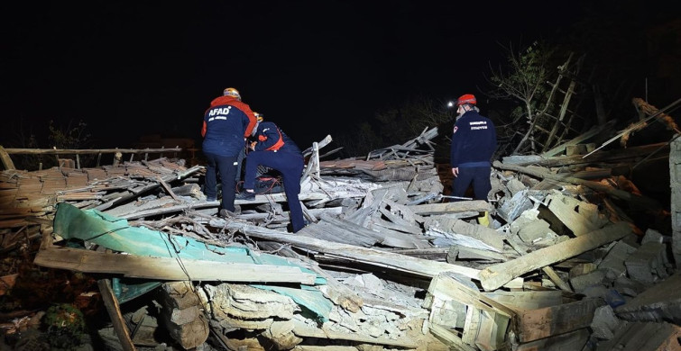 Çorum'da Metruk Bina Çöktü