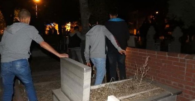 Çorum'da Mezarda Ağlayan Kız Bulundu