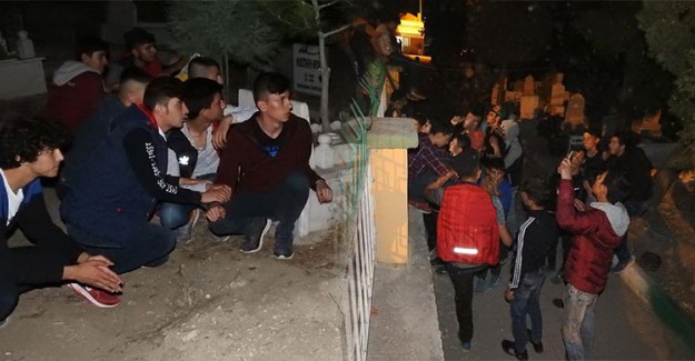 Çorum'da Mezarda Ağlayan Kızı Yakalamak İçin Pusu Kurdular