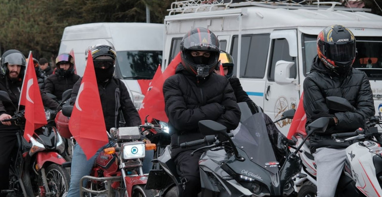 Çorum’da Motosiklet Tutkunlarından Bayrak Konvoyu
