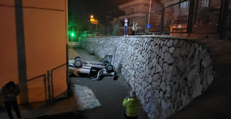 Çorum'da Okul Bahçesine Düşen Otomobilde İki Yaralı