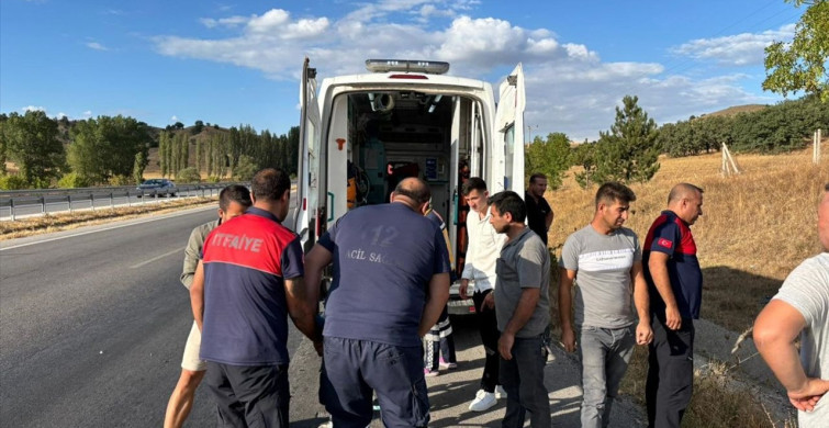 Çorum'da Otomobil Devrildi: 2 Yaralı