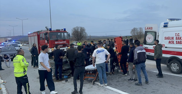 Çorum'da Otomobil Devrildi, 3 Yaralı