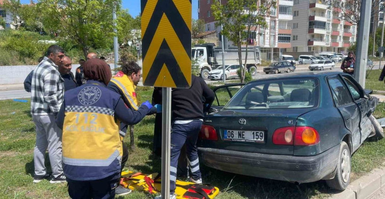Çorum'da Otomobil ve Cip Çarpıştı: 2 Yaralı