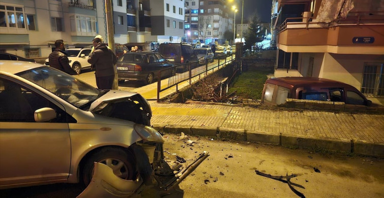 Çorum'da Otomobil ve Hafif Ticari Araç Çarpıştı: 2 Yaralı