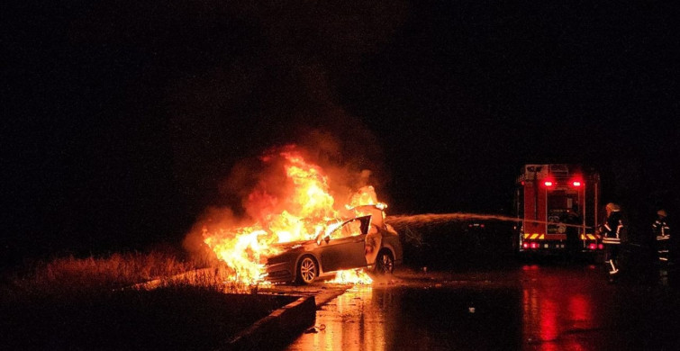Çorum'da Park Halindeki Otomobil Yandı