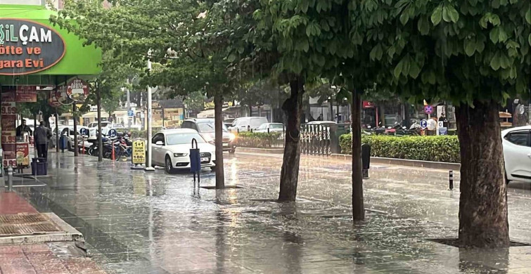 Çorum'da Sağanak Yağış Hayatı Olumsuz Etkiledi