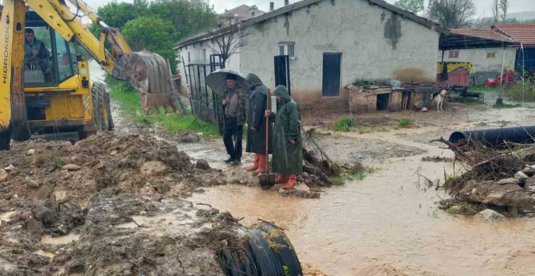 Çorum'da Sağanak Yağış Üzerine Sele Neden Oldu