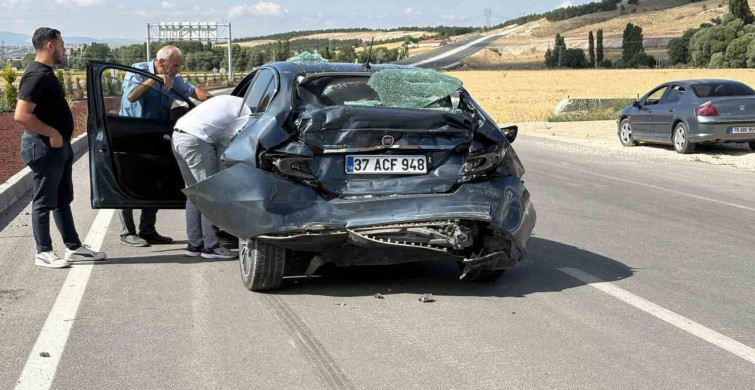 Çorum'da tır ile çarpışan otomobil kullanılmaz hale geldi