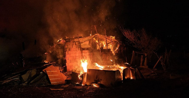 Çorum'da Yangın: 7 Kişi Dumandan Etkilendi Çorum'da Yangın: 7 Kişi Dumandan Etkilendi