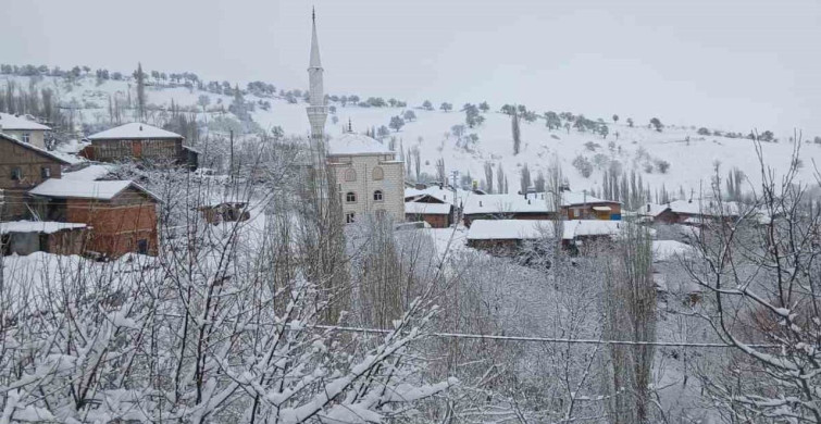 Çorum’da Yüksek Rakımlı Bölgeler Karla Kaplandı