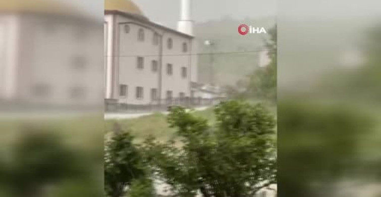 Çorum'u Dolu Yağışı Beyaza Bürüdü